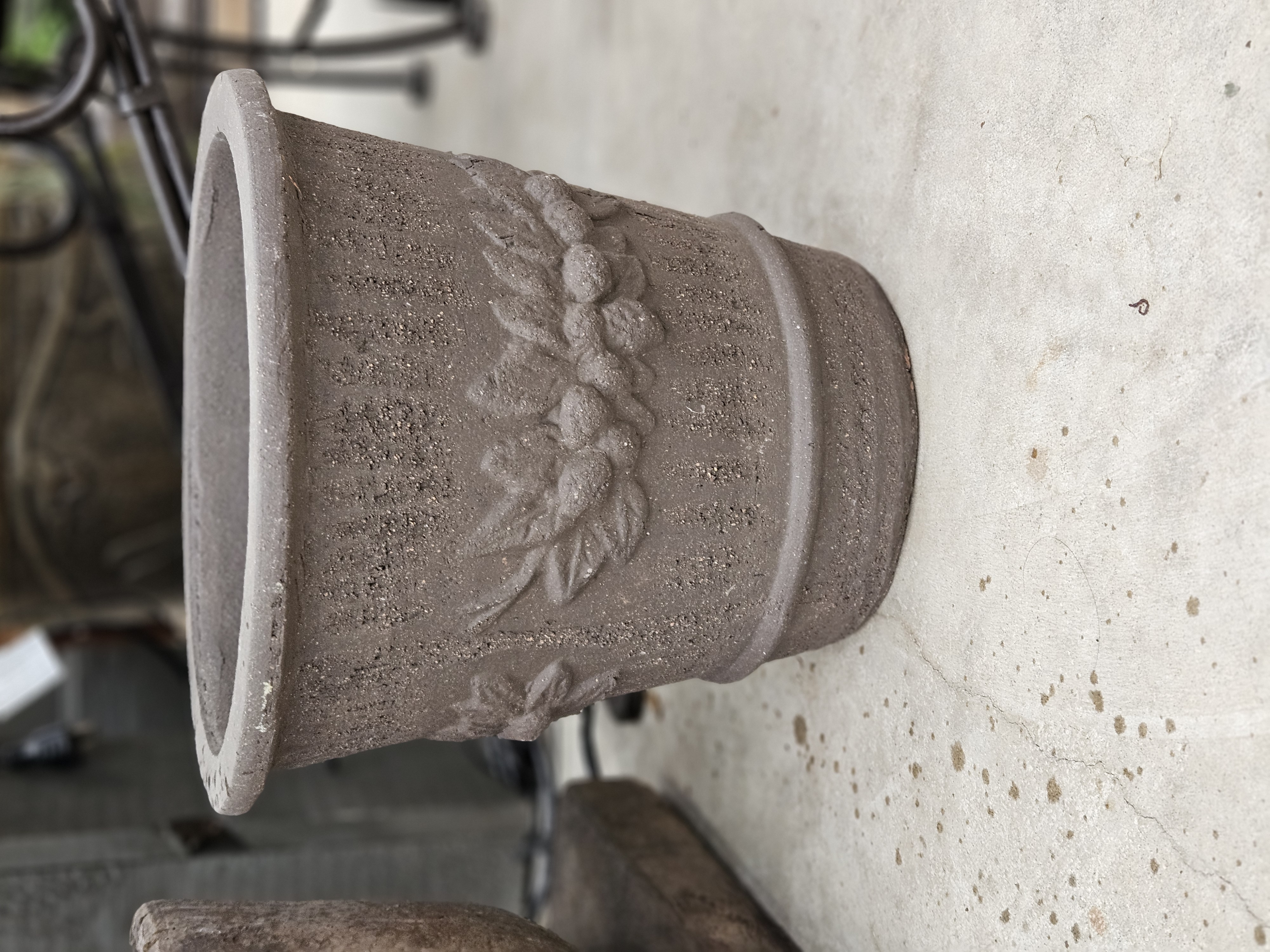 Stoneleaf Embossed Garden Pot <br/> #200815